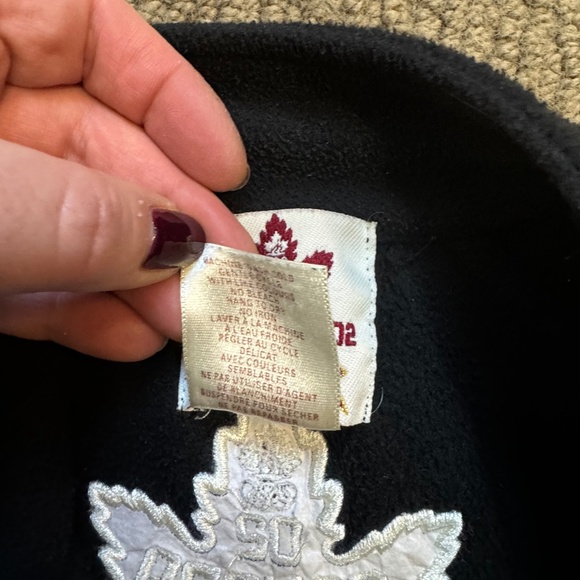 Vintage Roots Team Canada Olympic Salt Lake City 2002 Sweater - Picture 10 of 10